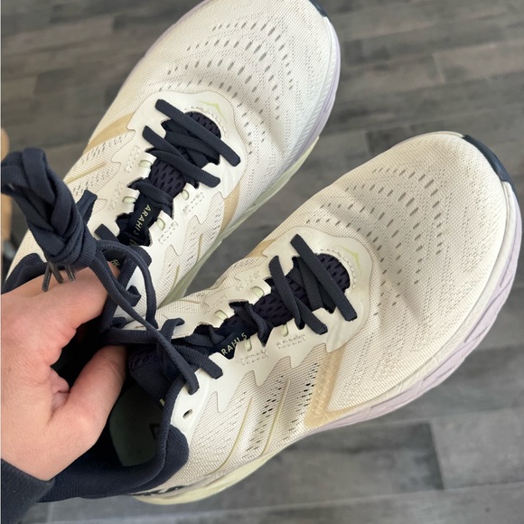 HOKA ARAHI 5 shoes excellent like new condition - Picture 6 of 15